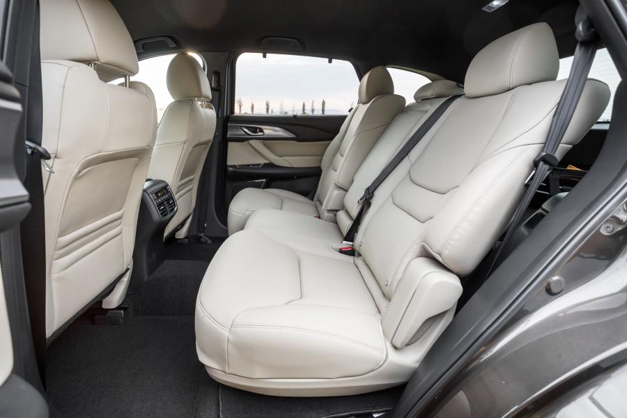 Интерьер Mazda CX-9 2017 года  (CIS) (фото 18 из 36)